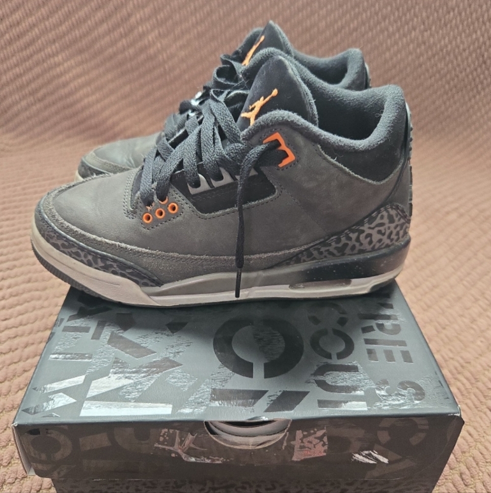 Air Jordan 3 Retro Kids Gray and Orange Sneakers